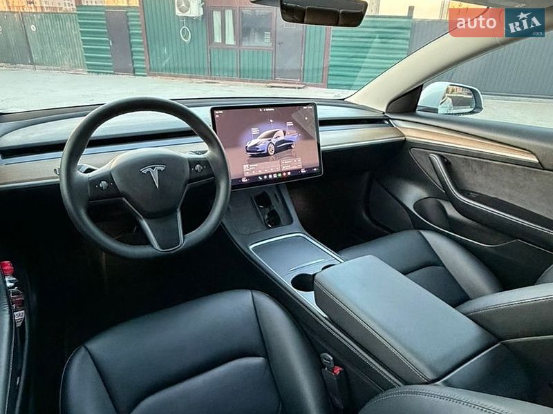 Седан Tesla Model 3 2022 в Киеве