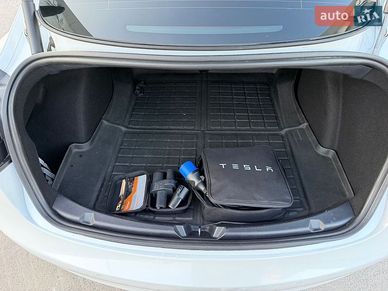 Седан Tesla Model 3 2022 в Киеве