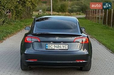 Седан Tesla Model 3 2020 в Львове