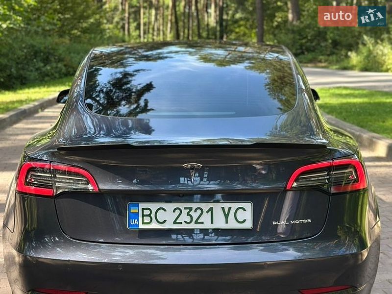Седан Tesla Model 3 2021 в Львові