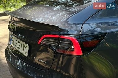 Седан Tesla Model 3 2021 в Львові