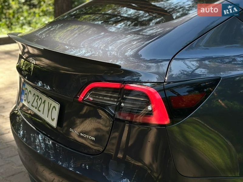 Седан Tesla Model 3 2021 в Львові