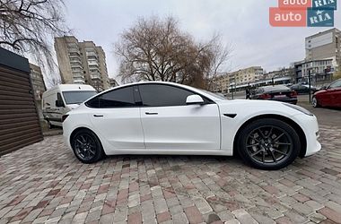 Седан Tesla Model 3 2021 в Виннице