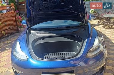 Седан Tesla Model 3 2020 в Киеве