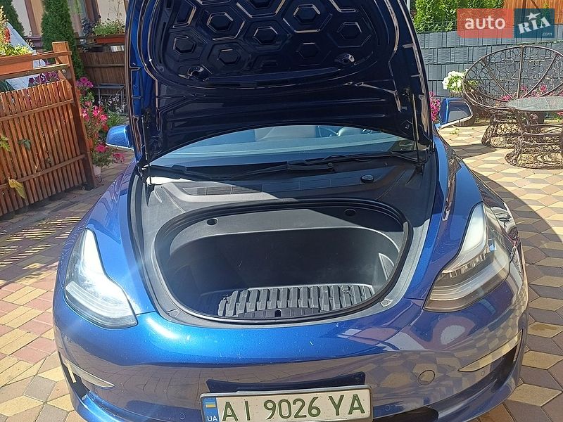 Седан Tesla Model 3 2020 в Киеве
