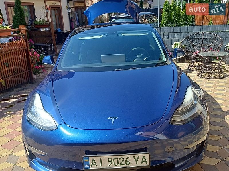 Седан Tesla Model 3 2020 в Киеве