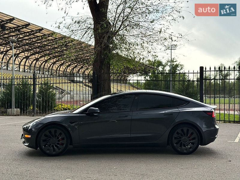 Седан Tesla Model 3 2022 в Кривом Роге