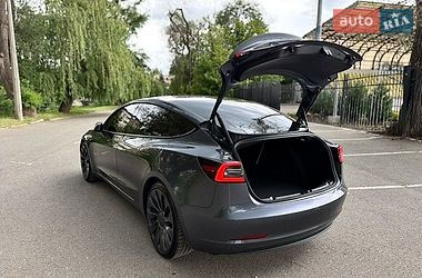 Седан Tesla Model 3 2022 в Кривом Роге
