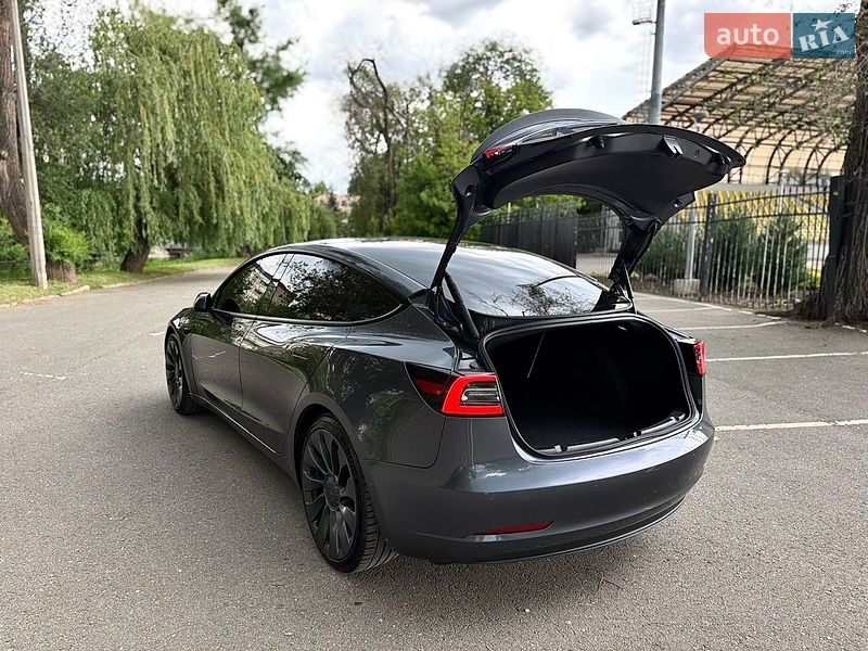 Седан Tesla Model 3 2022 в Кривом Роге