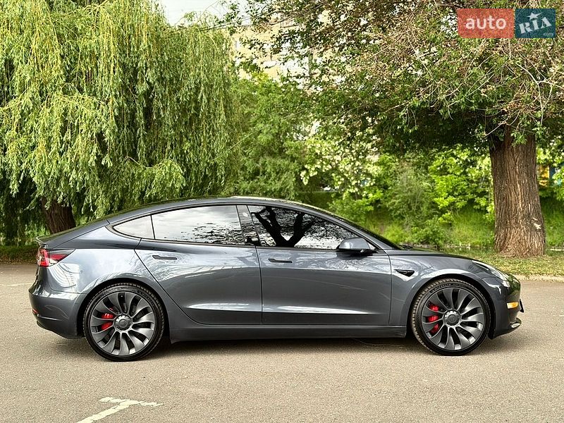 Седан Tesla Model 3 2022 в Кривом Роге