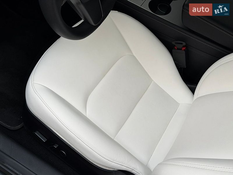 Седан Tesla Model 3 2022 в Кривом Роге