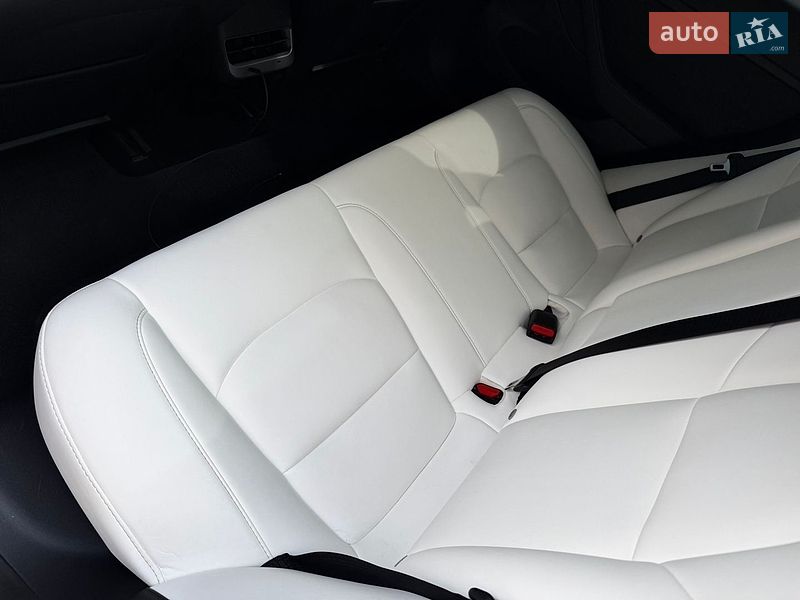 Седан Tesla Model 3 2022 в Кривом Роге