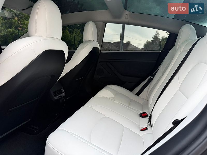 Седан Tesla Model 3 2022 в Кривом Роге
