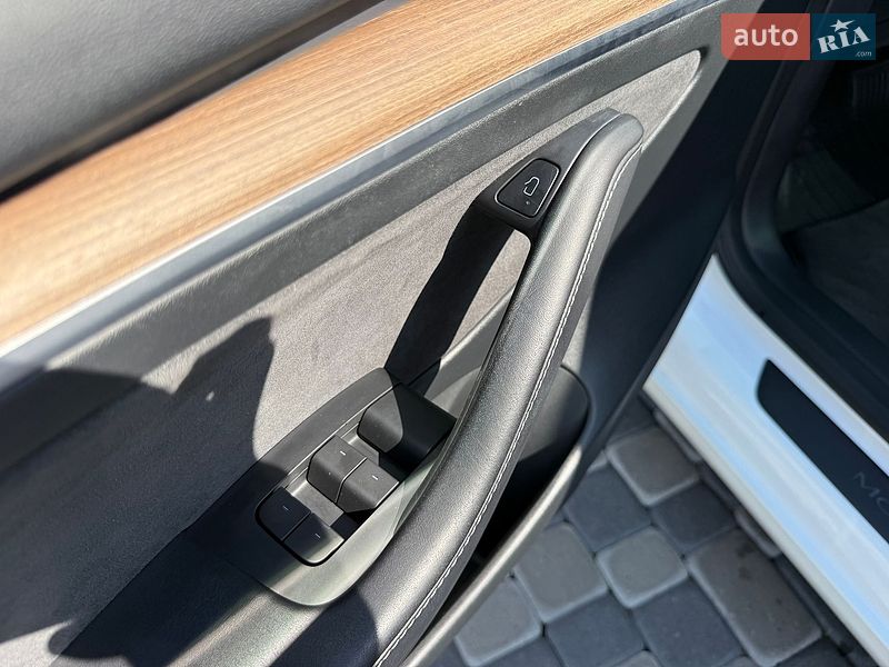 Седан Tesla Model 3 2023 в Львові фото 45 Седан Tesla Model 3 2023 в Львові