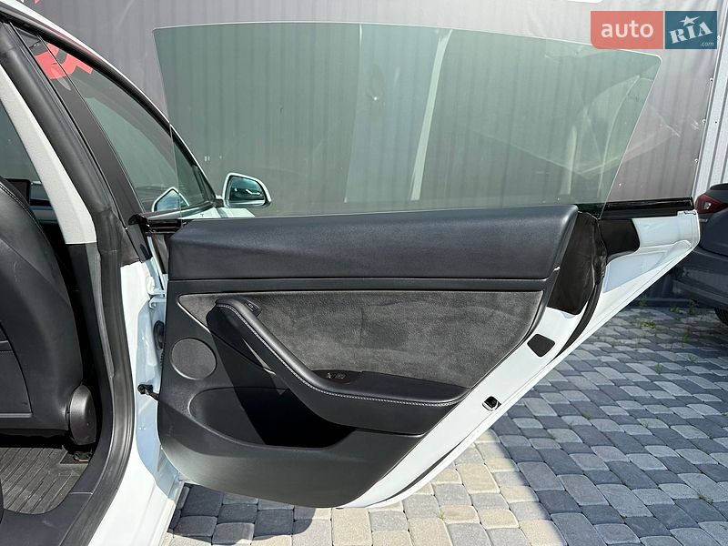 Седан Tesla Model 3 2023 в Львові фото 66 Седан Tesla Model 3 2023 в Львові
