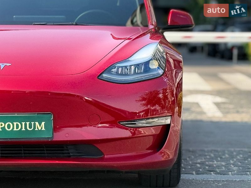 Седан Tesla Model 3 2022 в Киеве