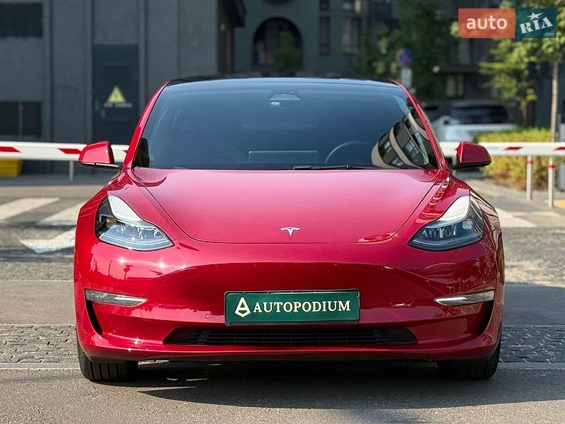 Седан Tesla Model 3 2022 в Киеве