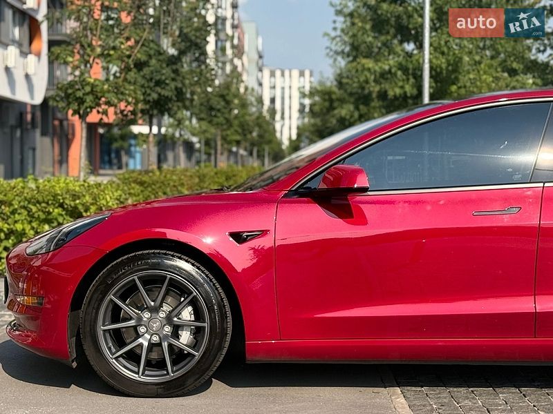 Седан Tesla Model 3 2022 в Киеве