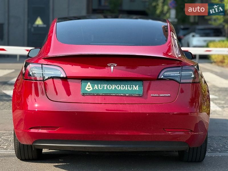 Седан Tesla Model 3 2022 в Киеве