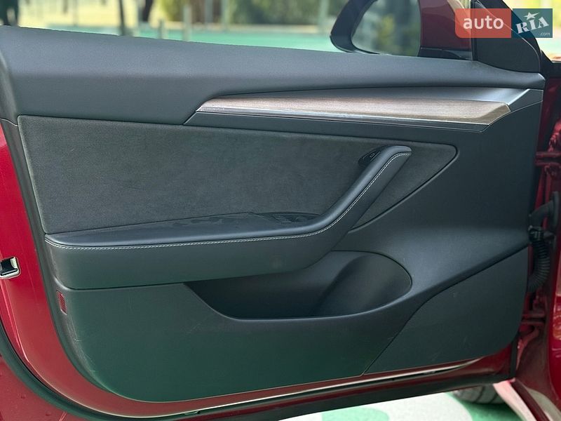 Седан Tesla Model 3 2022 в Киеве