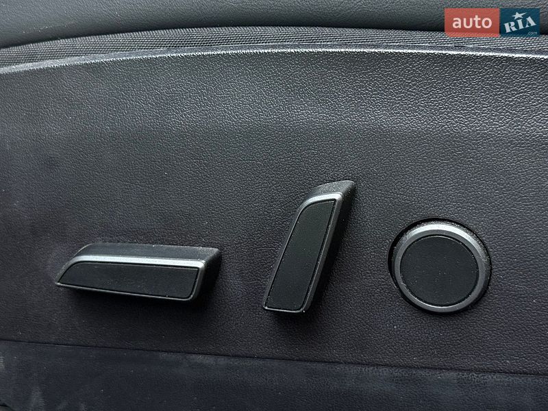 Седан Tesla Model 3 2022 в Киеве