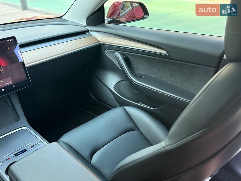 Седан Tesla Model 3 2022 в Киеве