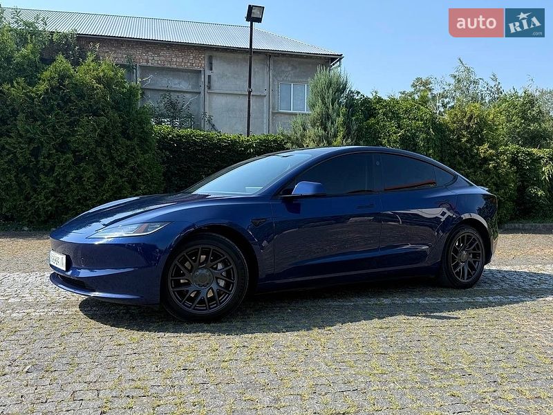 Седан Tesla Model 3 2025 в Стрые