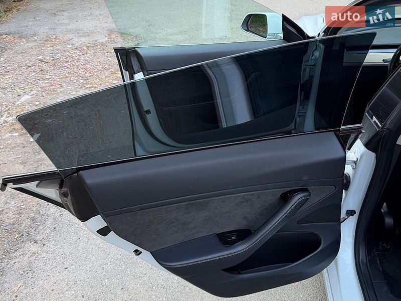 Седан Tesla Model 3 2018 в Києві