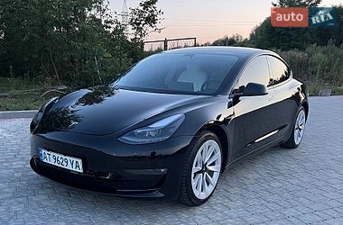 Седан Tesla Model 3 2023 в Івано-Франківську