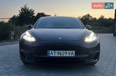 Седан Tesla Model 3 2023 в Івано-Франківську