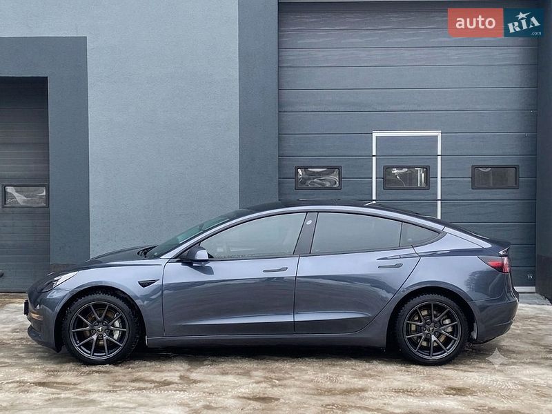 Седан Tesla Model 3 2021 в Львові