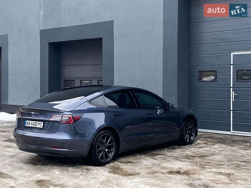 Седан Tesla Model 3 2021 в Львові