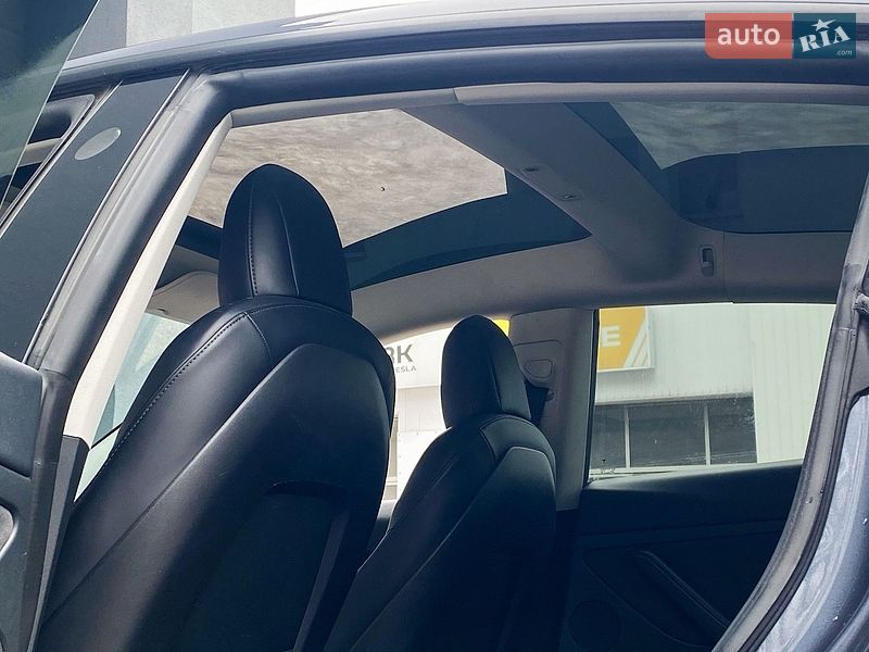 Седан Tesla Model 3 2021 в Львові