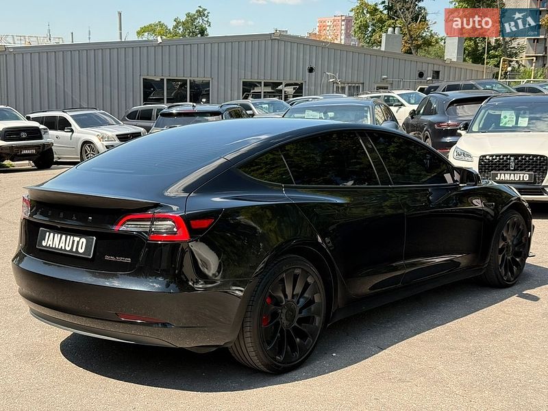 Седан Tesla Model 3 2023 в Харькове