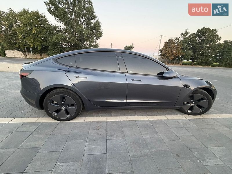 Седан Tesla Model 3 2023 в Первомайську