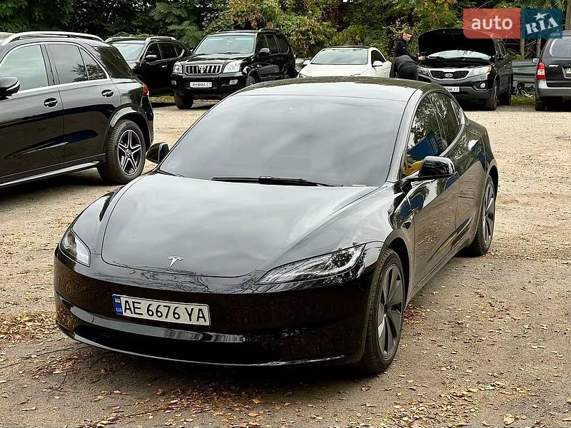 Седан Tesla Model 3 2024 в Дніпрі