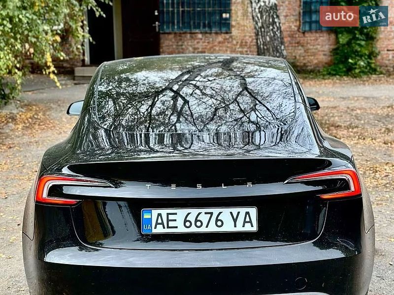 Седан Tesla Model 3 2024 в Дніпрі