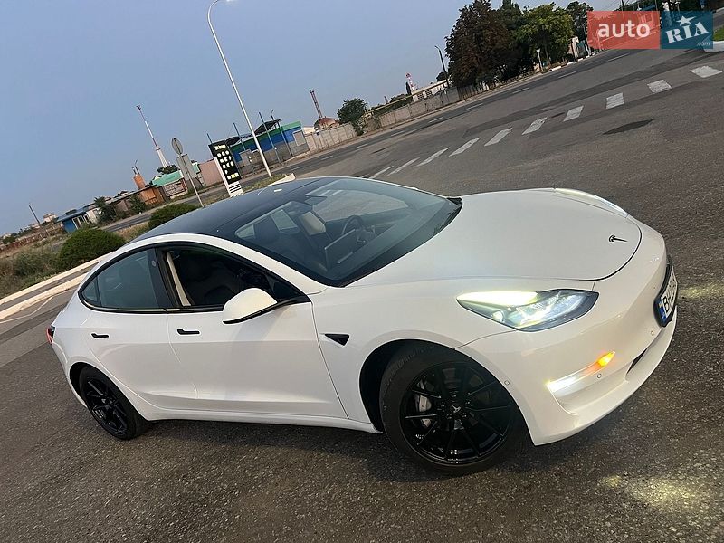 Седан Tesla Model 3 2021 в Черноморске