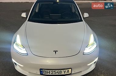 Седан Tesla Model 3 2021 в Черноморске
