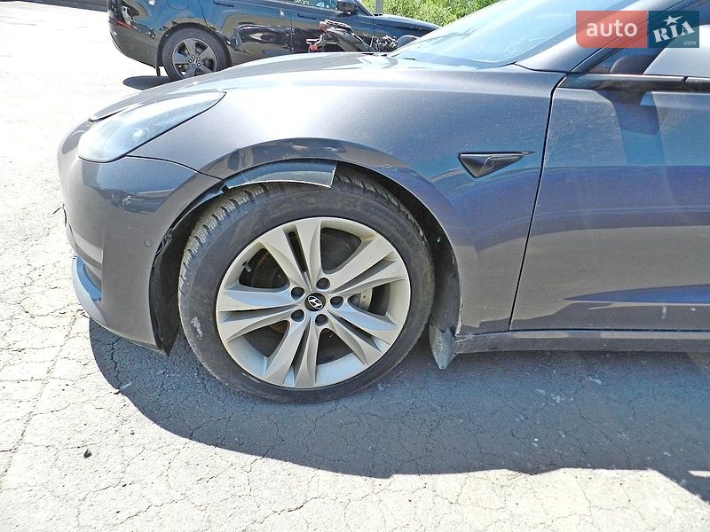 Седан Tesla Model 3 2021 в Івано-Франківську