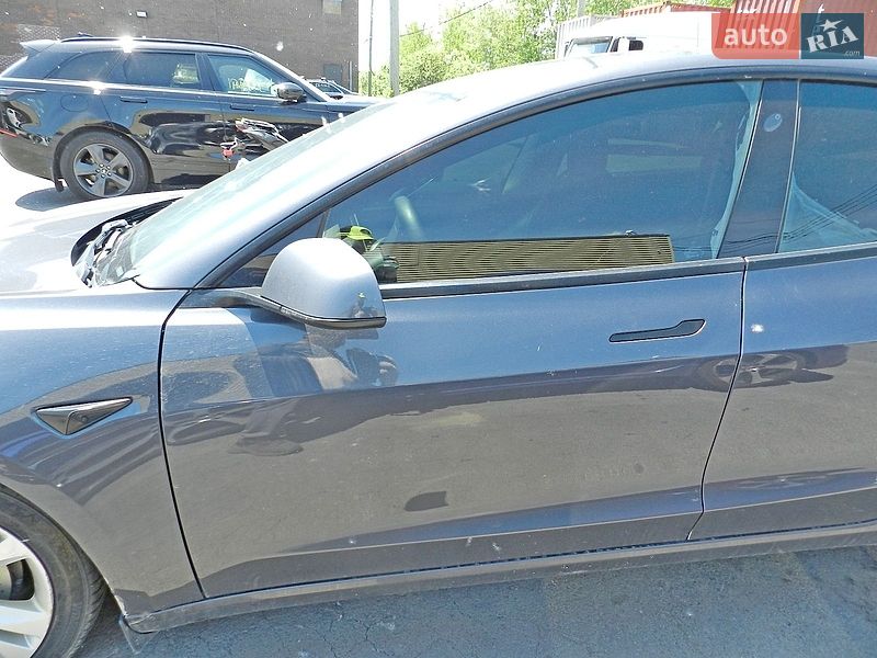 Седан Tesla Model 3 2021 в Івано-Франківську