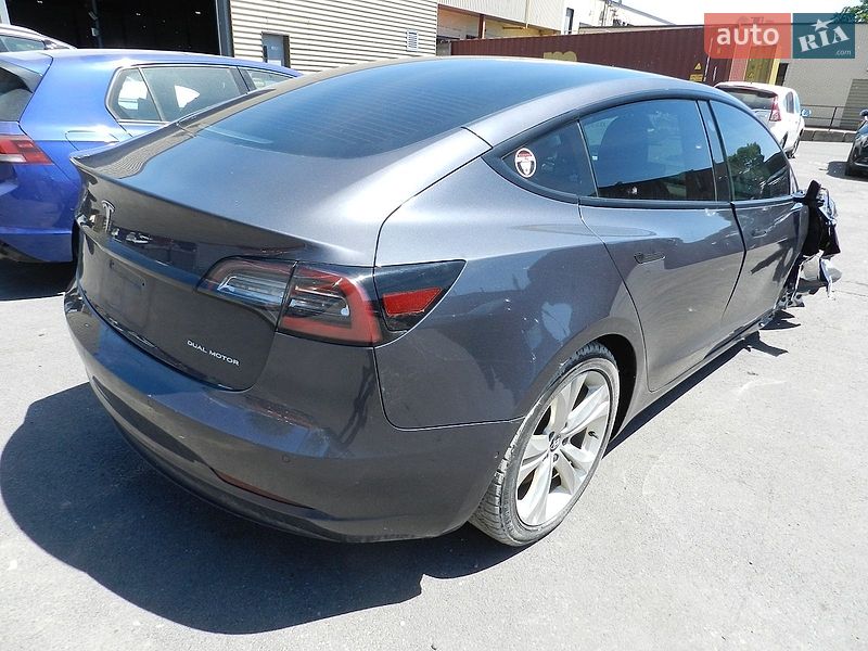 Седан Tesla Model 3 2021 в Івано-Франківську
