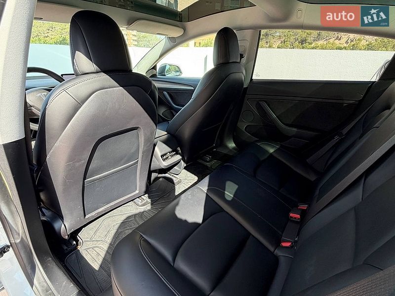 Седан Tesla Model 3 2021 в Луцьку