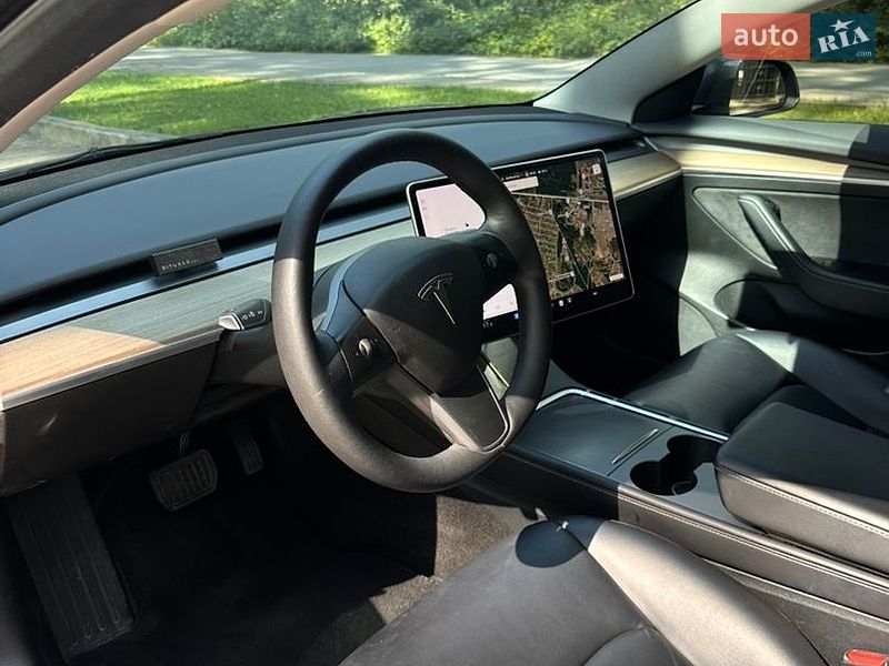 Седан Tesla Model 3 2021 в Львові