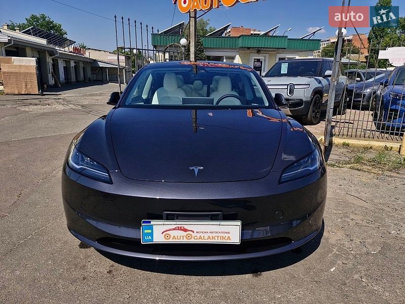 Седан Tesla Model 3 2024 в Миколаєві