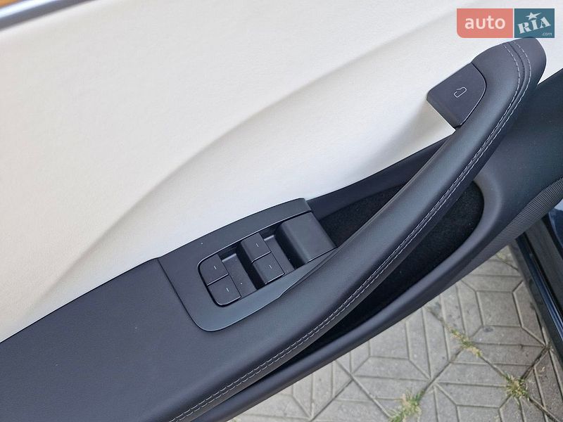 Седан Tesla Model 3 2024 в Миколаєві