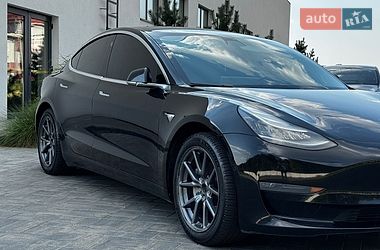 Седан Tesla Model 3 2019 в Луцке