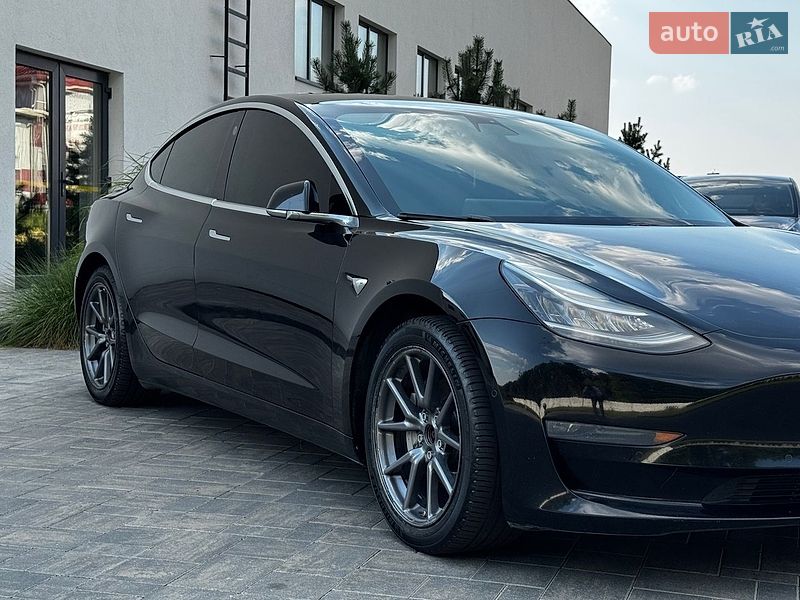 Седан Tesla Model 3 2019 в Луцке