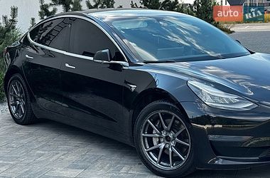 Седан Tesla Model 3 2019 в Луцке