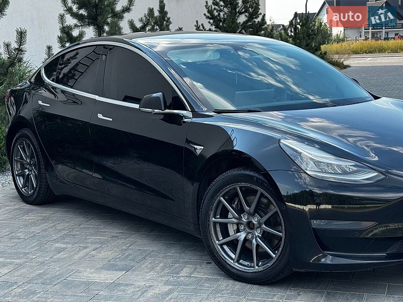 Седан Tesla Model 3 2019 в Луцке